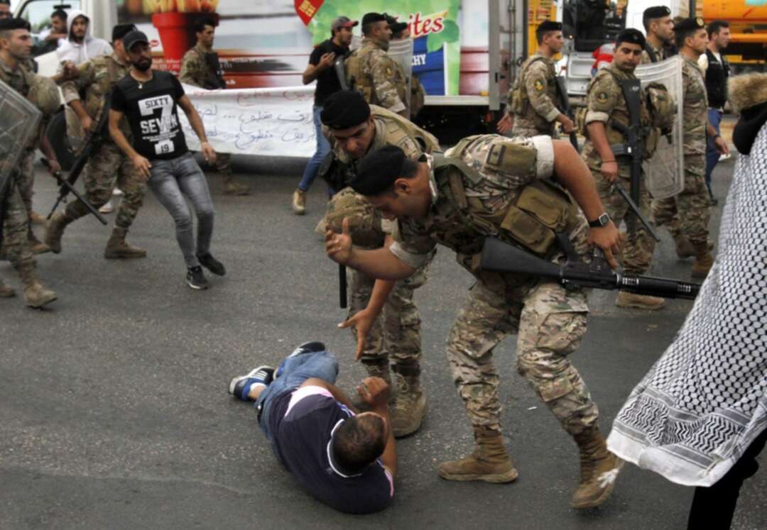 Lebanese army begins clearing road blocks as protesters refuse to leave