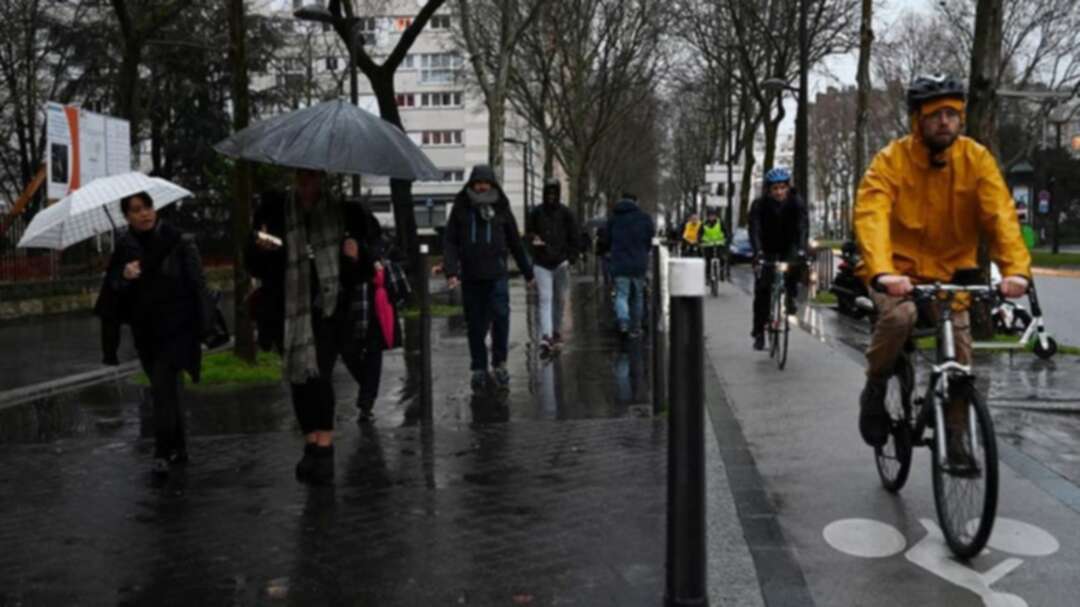 French workers vote to halt output at Lavera refinery: Union