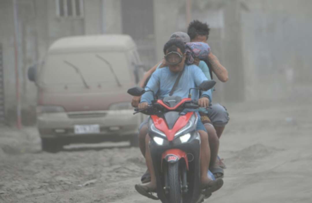 Philippines struggles to keep evacuees away from volcano