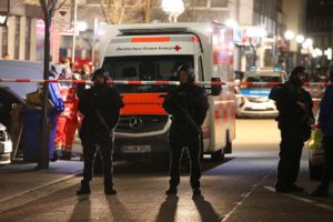 Police officers secure an area after a shooting in Hanau near Frankfurt, Germany, on February 20, 2020. (Reuters)