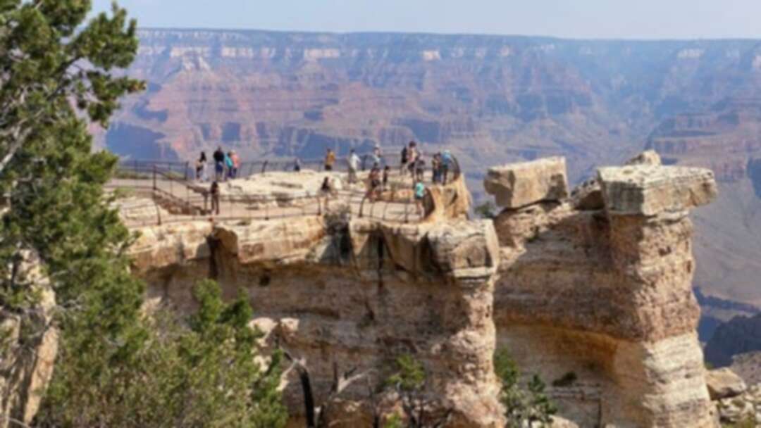 One dead, two critical after Las Vegas bus heading to Grand Canyon rolls over