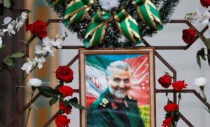 Flowers lie around a portrait of Iranian Major-General Qassem Soleimani, who was killed in an airstrike near Baghdad, at the Iranian embassy's fence in Minsk, Belarus January 10, 2020. (File photo: Reuters)