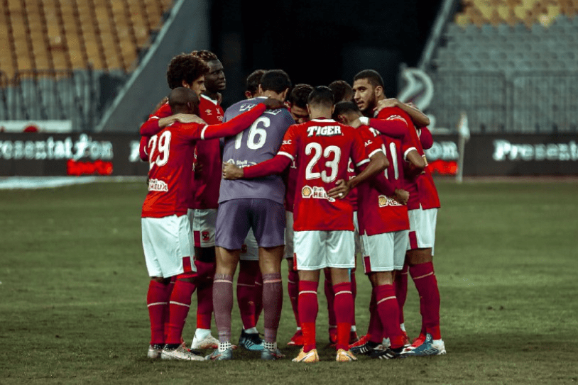 الأهلي المصري يطالب بحكام أجانب لمباراة القمة 