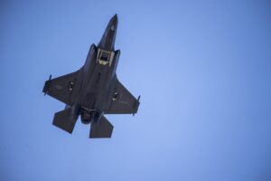 An F-35 fighter plane flies over the White House on June 12, 2019, in Washington DC. (AFP)