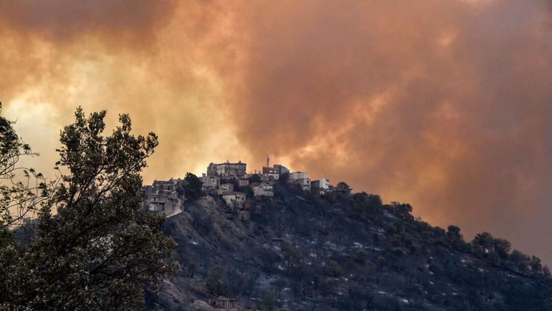 الجزائر.. السيطرة على معظم الحرائق في 