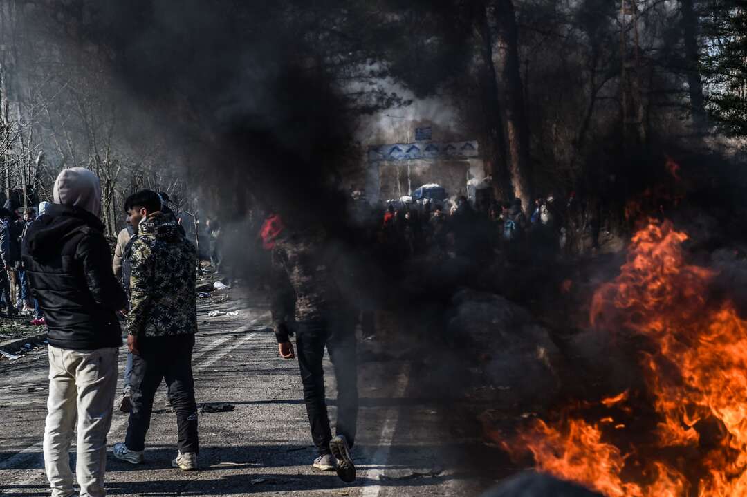 Hundreds attack Syrians' homes and businesses in the capital Ankara