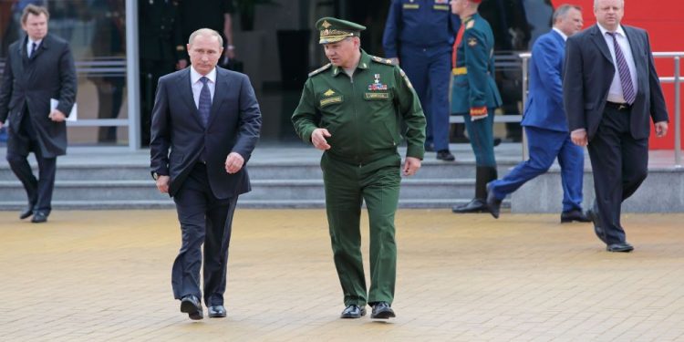 PUTIN WITH ARMY CHIEFF