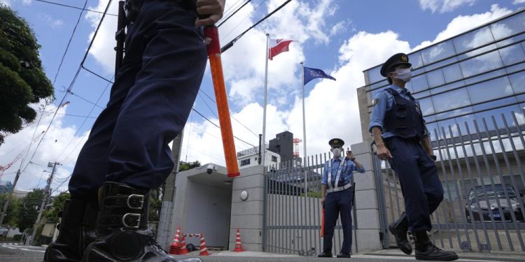 Police guard outside poland embassy