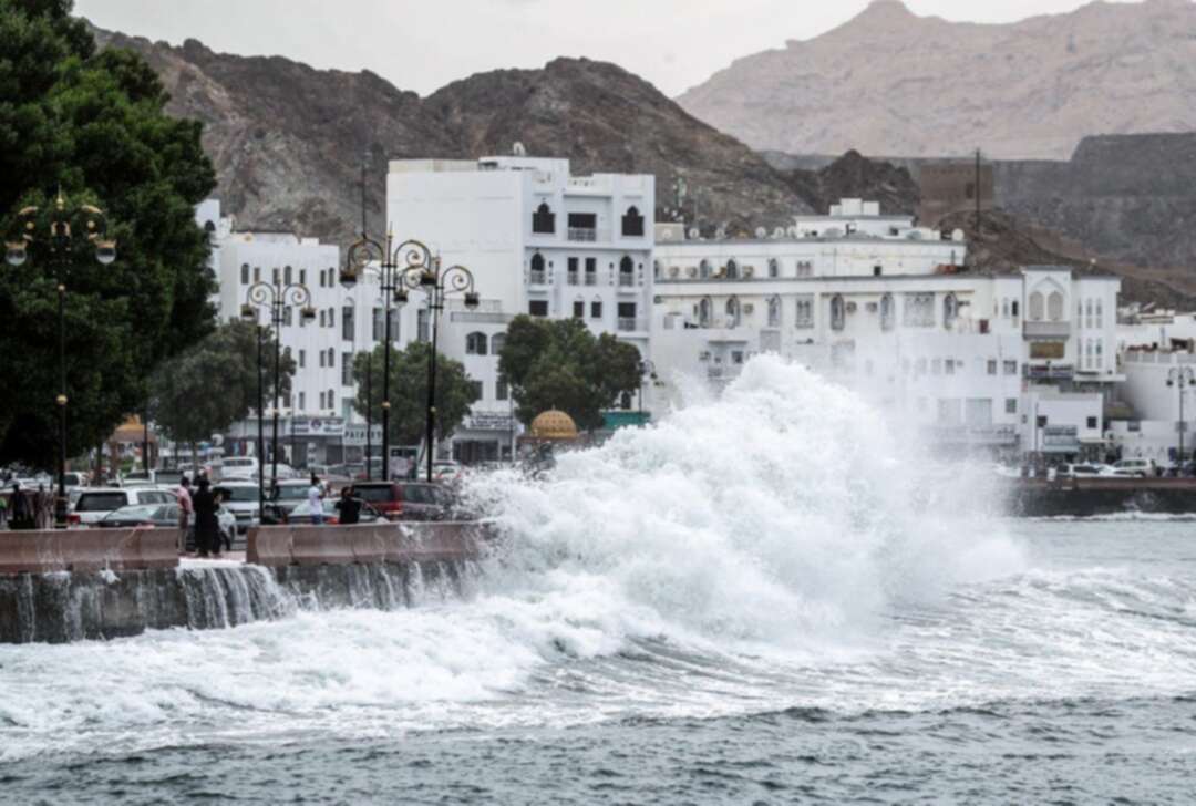 إعصار شاهين..3 آلاف شخص إلى مراكز الإيواء في مسقط..أمطار غزيرة ورياح غير مسبوقة