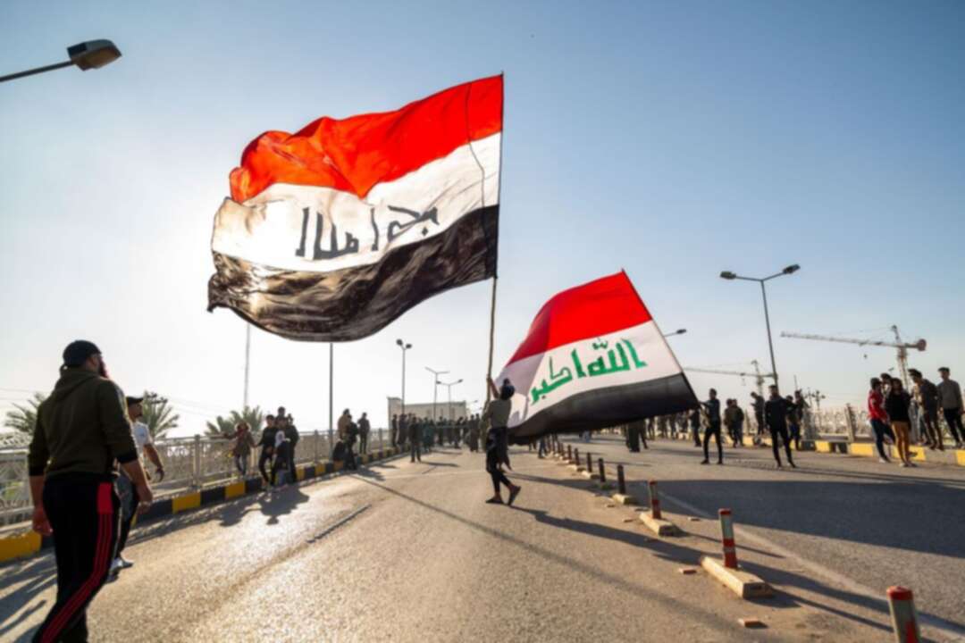 Iraqis waving with national flag (File photo: Shutterstock)