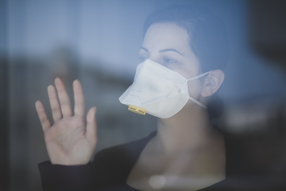 Corona virus-Woman wearing medical mask/Pixabay