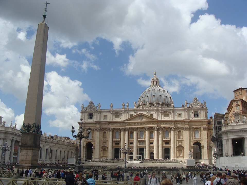 Italy-Rome-Basilica-Saint Peter's cathedral/Pixabay