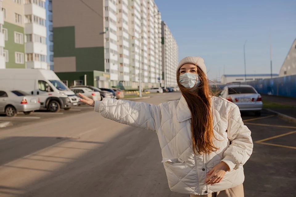 COVID time-Woman wearing mask/Pixabay