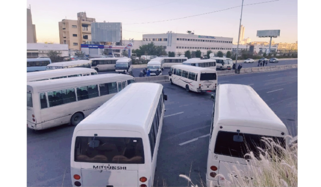 تلبية لاعتصام اتحادات النقل البري.. إغلاق جميع الطرق المؤدية إلى بيروت