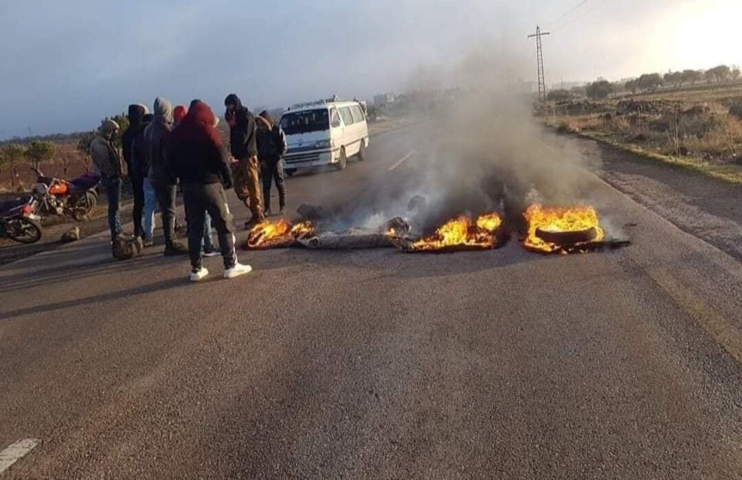 Protesters in blocked roads between villages as well as Damascus-Suwayda Highway/Facebook page