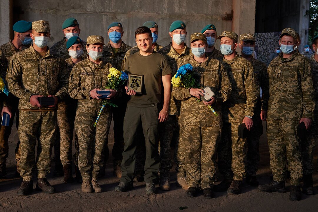 President Volodymyr Zelenskiy with Ukraine army (File photo: Volodymyr Zelenskiy official Facebook page)