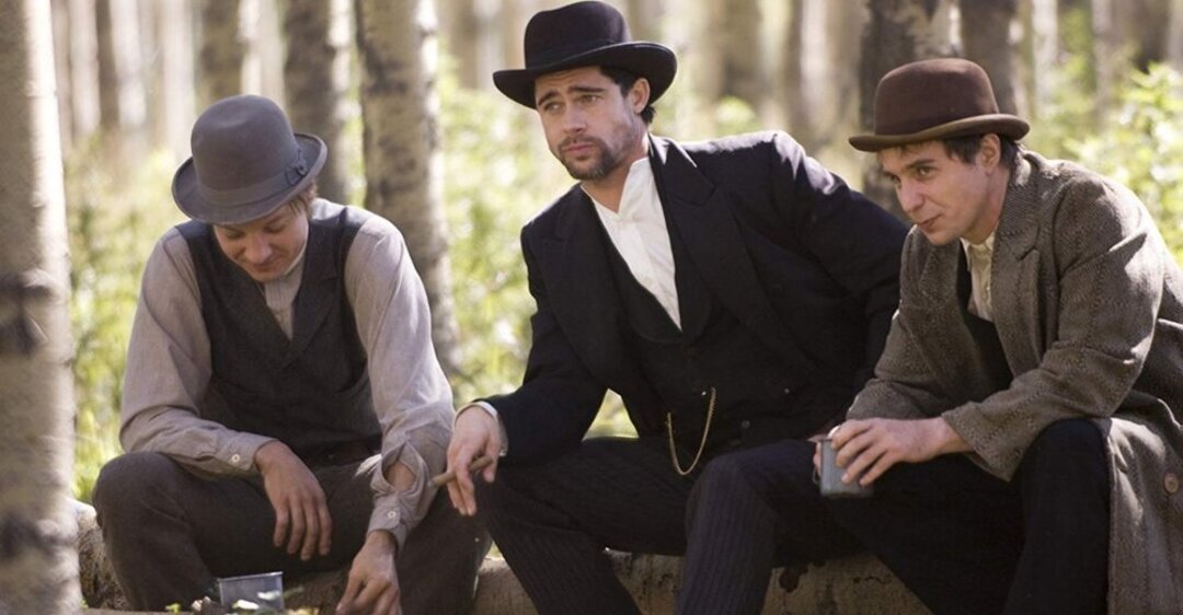 لقطة من فيلم  Cinema76 The Assassination of Jesse James by the Coward Robert Ford يظهر فيها برات بيت بدور جيسي جيمس