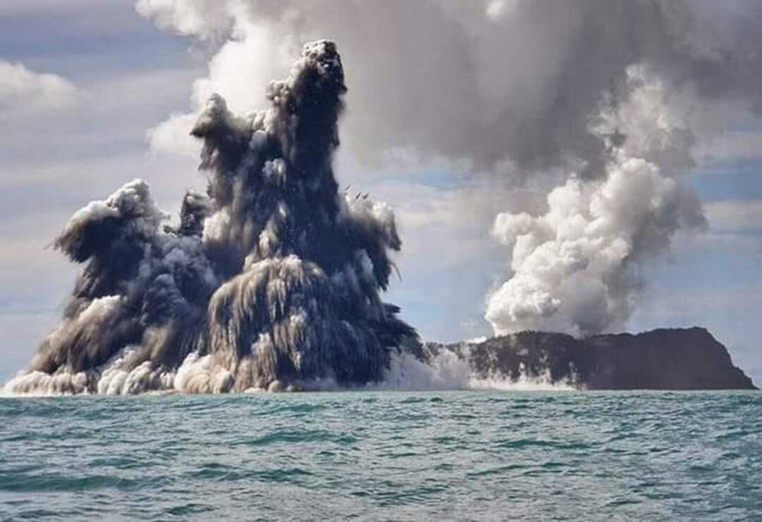 First humanitarian aid flights leave for Tonga after big volcano eruption