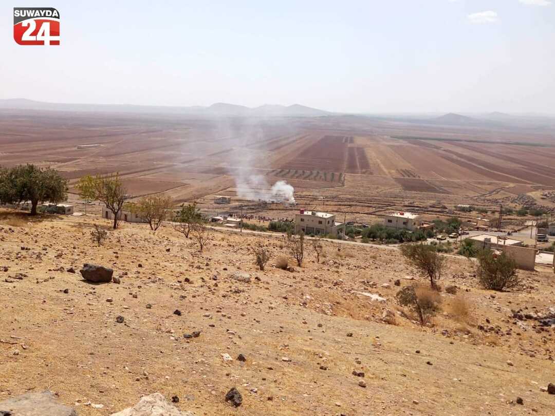 سقوط طائرة حربية في السويداء (صور)