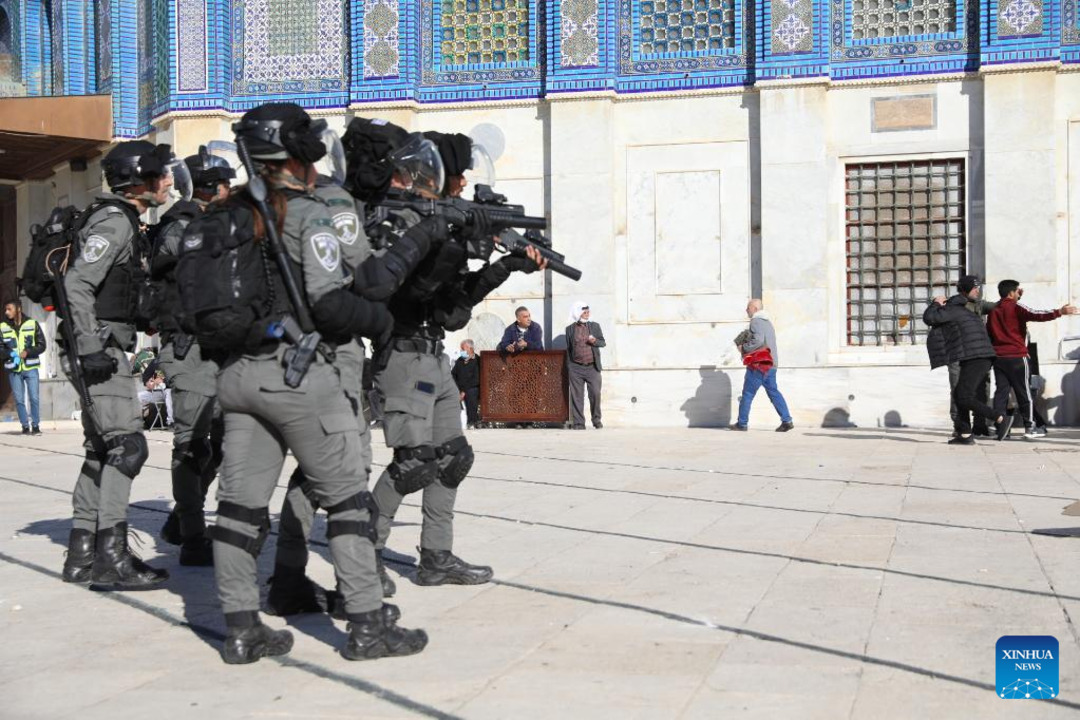 Israeli security forces take position during clashes with Palestinian demonstrators at the Al-Aqsa mosque compound in Jerusalem, April 15, 2022.