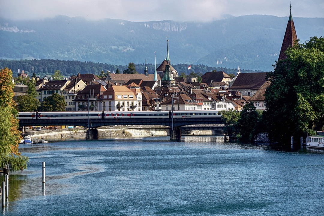 Computer failure grounds all flights at Geneva and Zurich airports