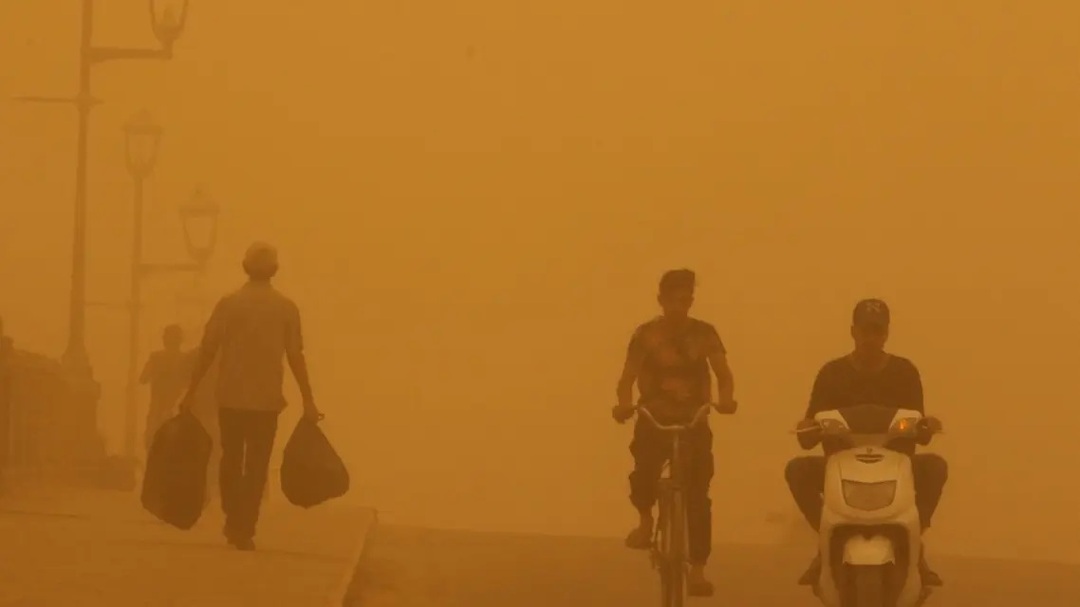 Iraq sandstorm forces closure of airports, schools and public administrations