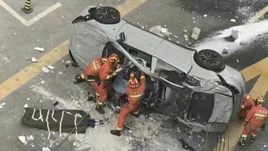 Electric car falls from third floor office in Shanghai, killing two