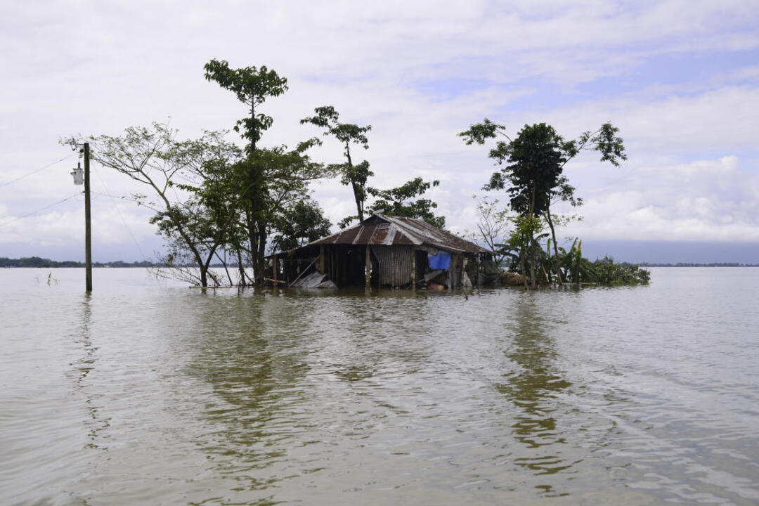 UNICEF: Bangladesh floods leave 3.5 million children in need for clean water