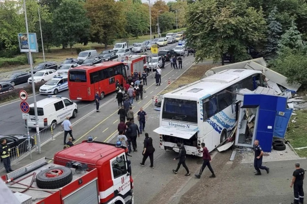 Two Bulgarian police officers killed by bus carrying migrants