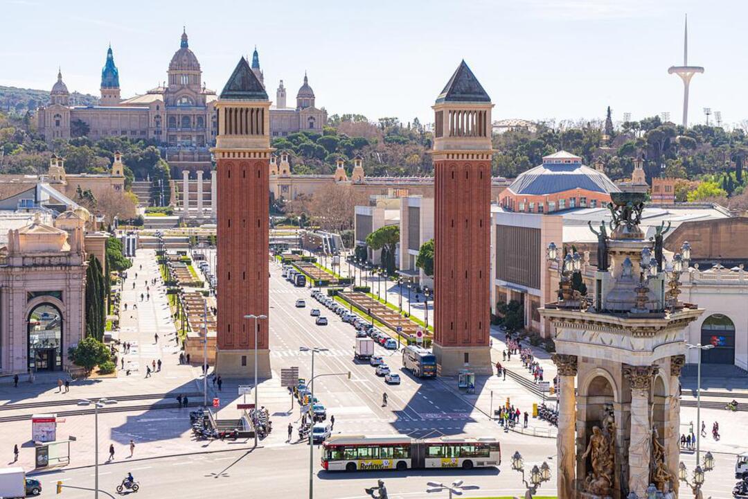 Spain's human pyramid competition returns after pandemic