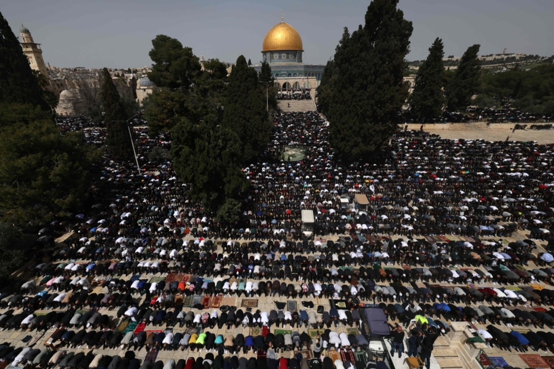 100 ألف مصل يؤدون صلاة الجمعة الأولى من رمضان في المسجد الأقصى