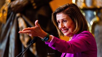 US Nancy Pelosi begins closely-watched Asia tour in Singapore