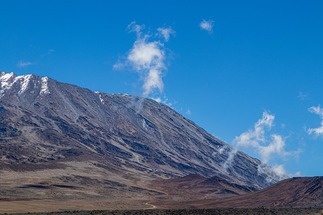 10 Emirati women successfully climb Mount Kilimanjaro