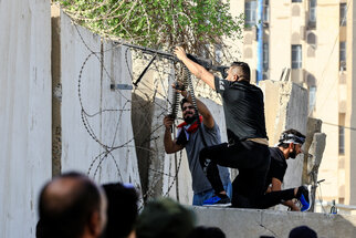 حرب شوارع بالمنطقة الخضراء وسط بغداد وعدد الضحايا يرتفع لـ33